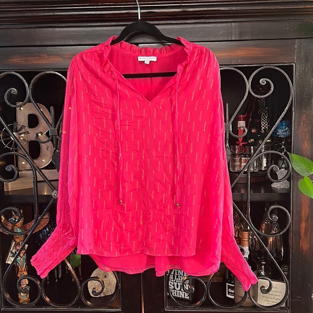 Bright pink blouse with elastic wrists